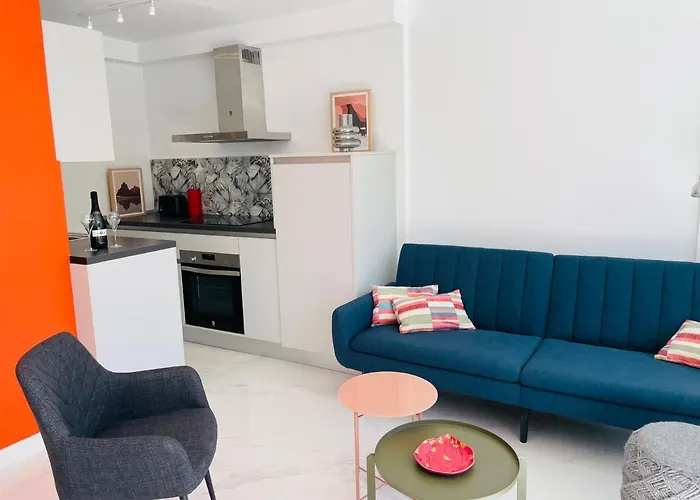 Top-Apartment Near Yumbo